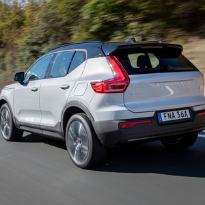 Der Akku fasst 73 kWh und reicht laut Volvo für bis zu 418 Kilometer.(Bild:  Volvo)