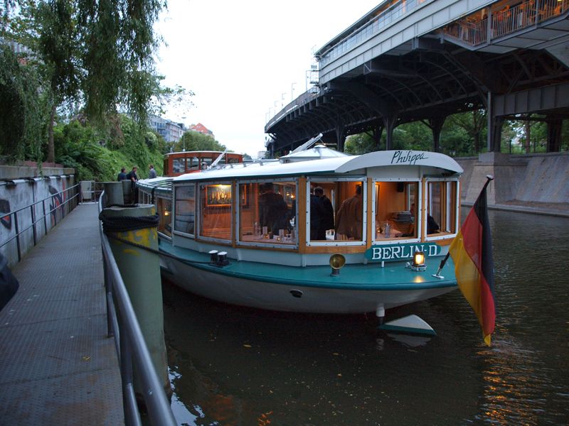 Von der „Philippa“ aus erlebten die Teilnehmer ganz entspannt Berlin bei Nacht. (Archiv: Vogel Business Media)