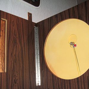 Bild 2: Geöffnete Nachbildung des im National Cryptologic Museum der NSA ausgestellten Great Seal Bugs. (Bild:  Wikimedia Commons / CIA Declassified Materials)