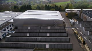 Eine neue Halle ersetzt nach und nach die alten Gebäude. (Bild: Bito-Lagertechnik Bittmann GmbH)