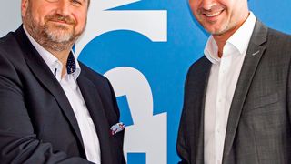 Roberto Schmidl (Avaya) und Thomas Groß (Ingram Micro) freuen sich über die erweiterte Partnerschaft. (Ingram Micro)