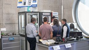 L'Experience Center a pour objectif de rendre les technologies modernes de fabrication concrètes, de renforcer le savoir-faire technique, et de développer des solutions personnalisées avec les clients. (Source : Urma SA)