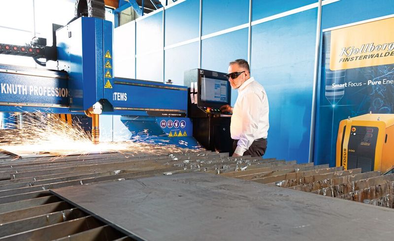 Eine Plasmaanlage in der Demonstration. (Bild: Knuth)