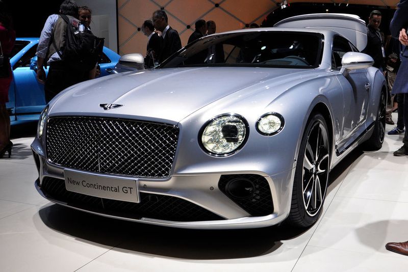Der neue Bentley Continental GT ist 200 Kilogramm leichter als sein Vorgänger, während die Leistung der W12-Version auf 635 PS gestiegen ist. Maximal sind 330 km/h drin. (Schreiner / »kfz-betrieb«)