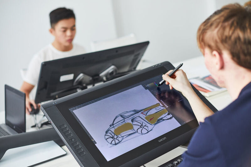 In diesem frühen Azubi-Entwurf sind bereits die großen Räder und die Linienführung des zweitürigen Pickups zu erkennen. (Skoda)