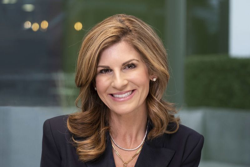 Am 11. Oktober 2019 wurde Jennifer Morgan zusammen mit Christian Klein zum Co-CEO von SAP ernannt. Nach einem halben Jahr als Co-CEO verlässt die 48-Jährige SAP wieder. Sie habe sich mit dem Aufsichtsrat einvernehmlich darauf verständigt, den Software-Konzern am 30. April 2020 zu verlassen.

Jennifer Morgan kam 2004 zu SAP. Zuvor war sie President der Cloud Business Group und leitete Qualtrics, SAP SuccessFactors, SAP Ariba, SAP Fieldglass, SAP Customer Experience und SAP Concur. Morgan gehörte dem SAP-Vorstand seit 2017 an. (SAP)