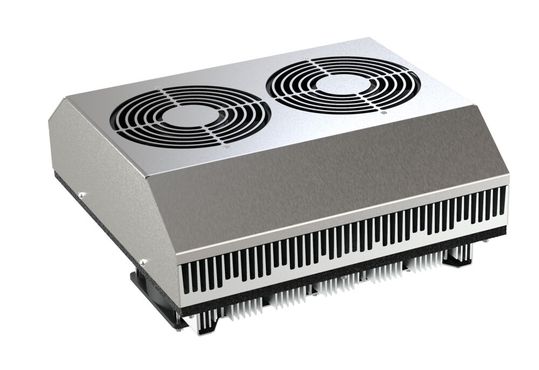 Bei den PK-300-Schaltschrank-Kühlgeräten mit effizienter Peltier-Technik von Elmeko konnte durch Optimierung der Kühlkörper und Luftführung das Gerätegewicht bei gleicher Kühlleistung um 15 Prozent reduziert werden. (Bild:  Elmeko)