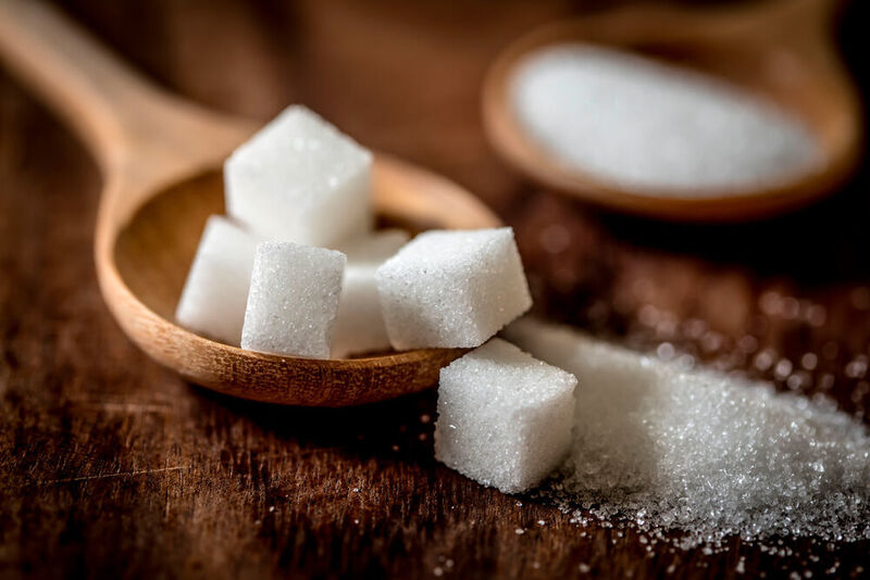 In einem unterfränkischen Zuckerwerk musste eine mehrspurige Förderanlage einem Safety-Check unterzogen werden. (©Cozine - stock.adobe.com)