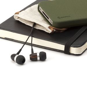 Die In-Ear-Kopfhörer WoodTones von Griffin mit Mikrofon und Lautstärkeregler sind in Buchenholz, Walnussholz und Sapele für 29,99 € (UVP) im Fachhandel erhältlich