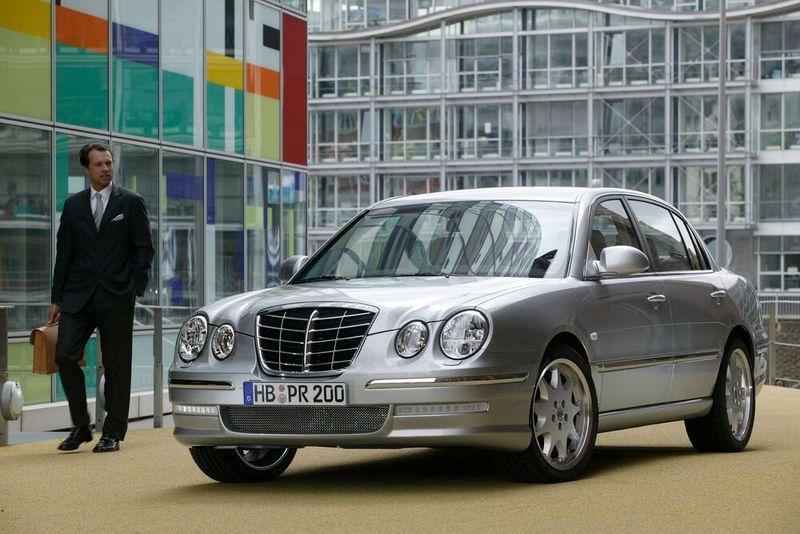 Der Kia Opirus war ein relativ erfolgloser Versuch, in der Oberen Mittelklasse Fuß zu fassen. Das Modell verschwand 2010 vom deutschen Markt, den Nachfolger bieten die Koreaner hierzulande nicht mehr an.  (Bild: Kia)