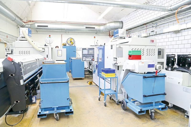 Die beiden neuen Muratec MT100 T3 CNC-Doppelspindel-Drehmaschinen sind mit einem Stangenlader ausgestattet. (Anne Richter, SMM)