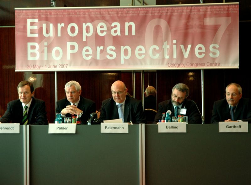 Die lebhafte Diskussion nach der Pressekonferenz machte deutlich: Biotechnologie ist ein kontroverses Thema, bei dem es noch viel Aufklärungsbedarf in der breiten Öffentlichkeit gibt. (Archiv: Vogel Business Media)
