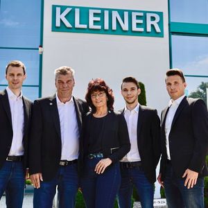 Thomas und Jutta Kleiner mit ihren drei Söhnen Rico, Daniel und David.(Bild:  Bruderer)