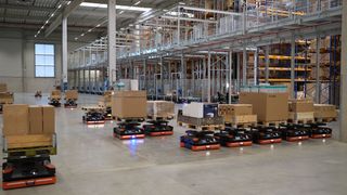 Laut einem Report der International Federation of Robotics (IFR) entfallen 51 Prozent der 2024 weltweit verkauften 200.000 Servicerobotereinheiten auf den Transport- und Logistikbereich. (Bild: Safelog)