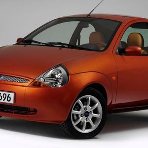 Der Name Ka hat seinen Ursprung in einem Bestandteil der altägyptischen Seelenvorstellung, wo Ka der Teil einer Seele war, der die Lebenskraft spendet. Noch heute ist im Ägyptischen Ka als Bezeichnung für die menschliche Seele üblich. Dies nahm Ford bei der Markteinführung zum Anlass, mit dem Slogan „Auto mit Seele“ für den auffälligen Wagen zu werben.(Bild:  Ford AG)