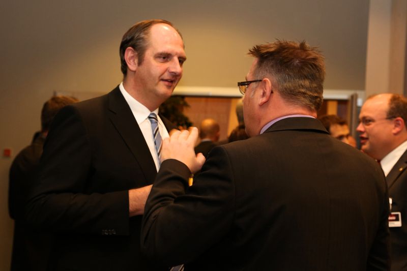 Thomas Bleeker (l.), Dell, und Udo Schillings, ADN (IT-BUSINESS)