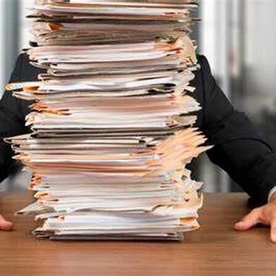 Die Bürokratie, die auf den Schultern der deutschen Unternehmen lastet, sollte baldigst ein Ende haben, wie sich die meisten Player von der neuen Bundesregierung wünschen. Danach, oder parallel, sollte auch die Stromsteuer gedrosselt werden ... (Bild: Brusselmann)