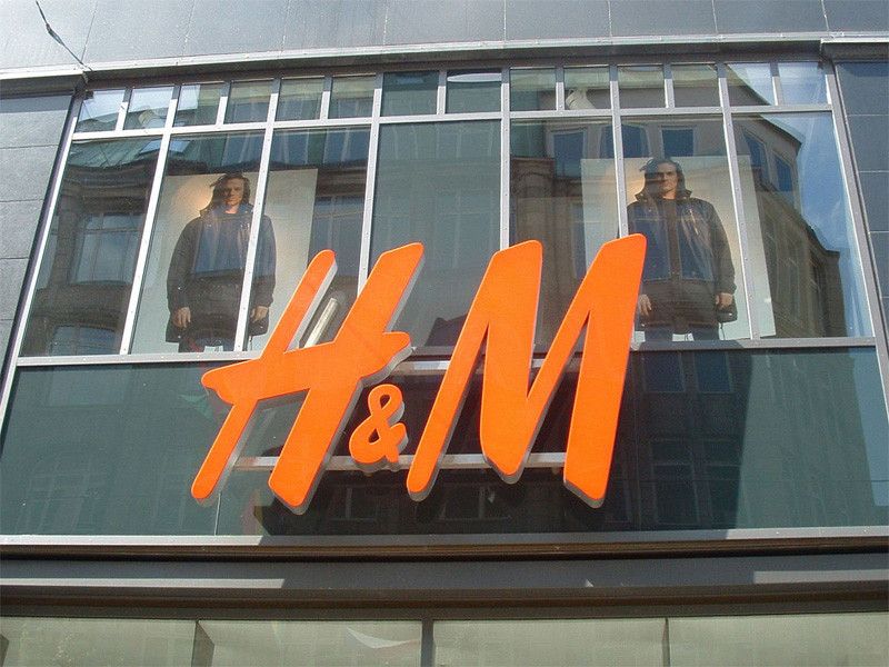 Alles im grünen Bereich: H&M bleibt auf Platz 17. (Bild: Manfred Sauke unter GNU Lizenz 2.5, wikimedia)