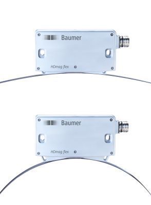 Ob 300 oder 3000 mm Durchmesser: Der Sensorkopf mit vollständig vergossener Elektronik kann an jeder Position der Welle befestigt werden. Er toleriert axiale Verschiebungen des Spannbandes von +/-5 mm. (Bild: Baumer)