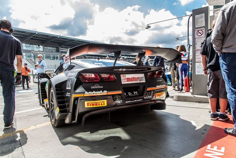 Im Rahmen der ADAC GT Masters setzt das Team Callaway eine 600 PS starke Corvette C7 GT3-R mit 6,2-Liter V8 Motor ein. An dieser Corvette wird der Heckflügel in einer neuartigen dreidimensionalen Sandwichbauweise hergestellt und in ausgewählten Bereichen mit einer bionischen Oberflächenstruktur nach dem Vorbild des Mako-Hais versehen. (Frimo Group)
