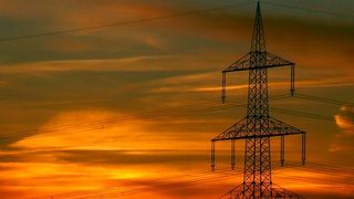 Hacker-Angriffe auf das deutsche Stromnetz: Gerade regionale Anbieter sind häufig nur unzureichend gegen Cyber-Angriffe geschützt. (Bild: Pixabay)