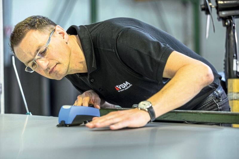 VSM Experten wissen genau, wie technische Oberflächenwerte oder vorgegebene Schliffbilder erzielt werden können. (VSM)