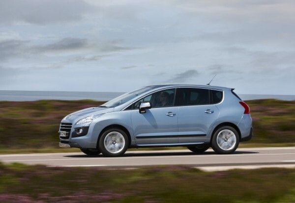 Der Peugeot 3008 HYbrid4 - das weltweit erste Sereinfahrzeug mit Full-Hybrid-Diesel (Bild: Peugeot)