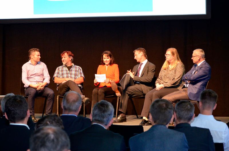 Impressionen der Besucher und Redner während des Swissmechanic Business Day 2017, in Luzern. (Bild: Sergio Caré / VBM)