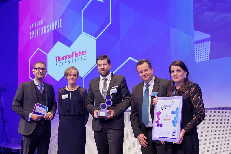 Impressionen von der LABORPRAXIS Meilenstein Gala und der Feier zum 40-jährigen Jubiläum am 30. November 2017 in Würzburg. Thermo Fisher Scientific ist der Gewinner der Meilenstein-Kategorie Spektroskopie. (Bild: Andreas Burkhardt/LABORPRAXIS)