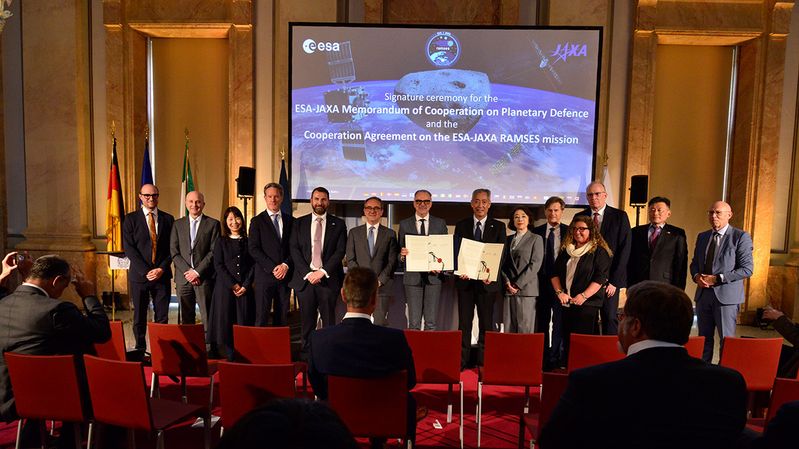ESA and JAXA signed the agreement in the presence of European and Japanese institutional and industry leaders.(Source:  Jorge Pérez de Lara)