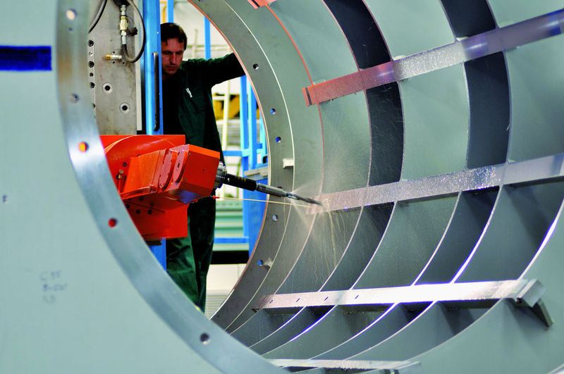 Bild 3: CNC-Bohren unter verschiedenen Winkeln mit einem Winkelkopf.Bild: Skoda Machine Tools (Archiv: Vogel Business Media)