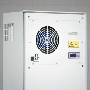 Dieses Kühlgerät für Schaltschränke erfüllt alle verordnete Anforderungen und kann mit brennbaren Kühlmitteln betrieben werden. 