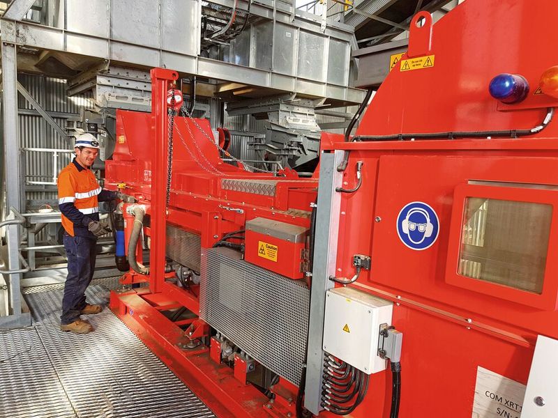Der Betrieb der Sortierer erhöhte zwar leicht die Aufbereitungskosten. Dies wird aber durch die starke Steigerung der Zinnproduktion um 15 bis 20 % mehr als ausgeglichen. Die Kosten pro produzierter Tonne Zinn werden auf diese Weise um 10 % reduziert. (Bild: Tomra)