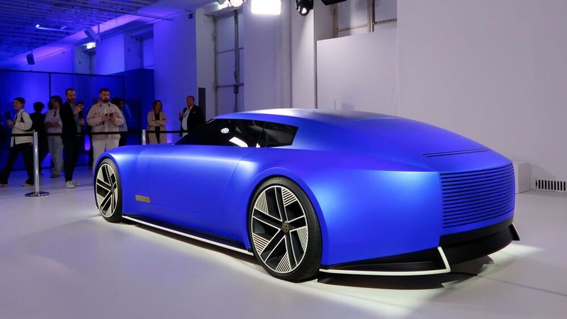 Zitat von Marc Lee, Jaguar Brand Director Europe: „Ein Konzept mit kühnen Formen und üppigen Proportionen, das zukünftige Jaguar-Modelle inspirieren wird.“ (Bild: Diehl – VCG)