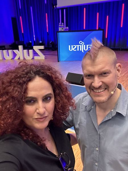 Für mich ist es auf jeden Fall Premiere, dass ich den berühmten Sascha Lobo auch mal auf der Bühne erleben darf. (Bild: Vogel IT-Medien GmbH)