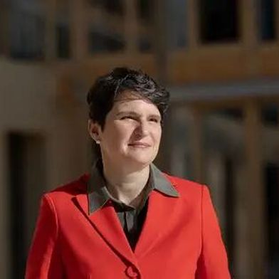 Angesichts der wirtschaftlichen Lage der deutschen Industrie, kommentiert die BDI-Hauptgeschäftsführerin Tanja Gönner: „Wachstum und Wettbewerbsfähigkeit müssen zur obersten Priorität erklärt und die Abhängigkeit von China deutlich verringert werden!“  (Bild: BDI)