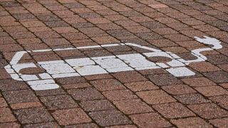 Die Förderrichtlinie für den Umweltbonus 2023 und 2024 ist veröffentlicht. Veränderungen gegenüber dem Entwurf gibt es keine: Für Plug-in-Hybride läuft die Förderung Ende 2022 aus. (Bild: frei lizenziert)