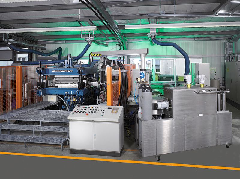 Prozessvorgänger RIM-Technik	Die reaktive Verarbeitung von Caprolactam (monomer) zu Gusspolyamid wird bereits in RIM-Anlagen umgesetzt. Sie soll auf Spritzgießmaschinen übertragen werden. (Bild: Fraunhofer ICT)