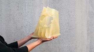 Dieser Prototyp eines Ansaugstutzes war mit dem Granulat-basierten VFGF-Verfahren von Q.big 3D in zehn Stunden fertig. (Q.big 3D)