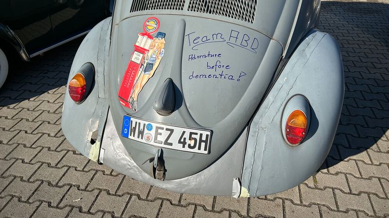 Apropos Demenz: Am Herbsttreffen der Brezelfenstervereinigung nahmen – Fahrzeuge ausgeschlossen – längst nicht nur Senioren teil. (Bild: Peter Diehl)