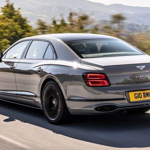 Die V8-Version des Bentleys kann eine Höchstgeschwindigkeit von 318 km/h erreichen.(Bild:  Autoren-Union Mobilität / Bentley)