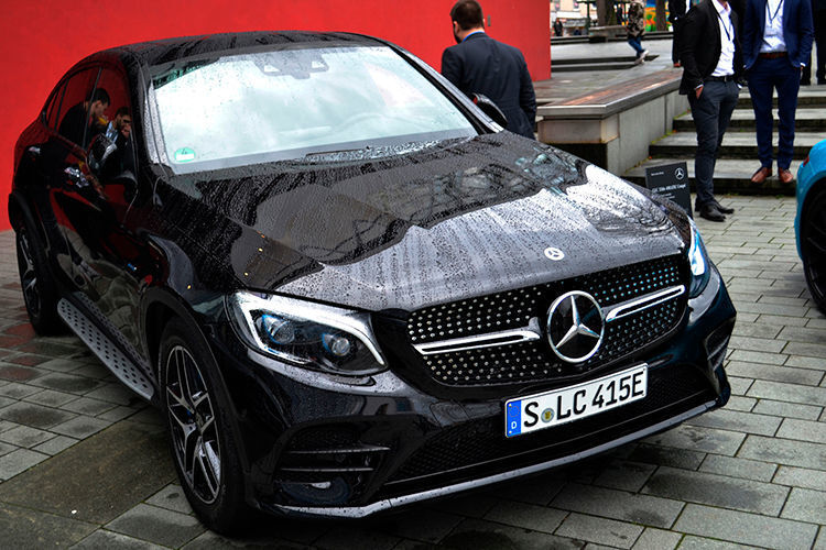 Mercedes-Benz zeigte die Plug-in-Hybridversion des GLC ... (Seyerlein / »kfz-betrieb«)