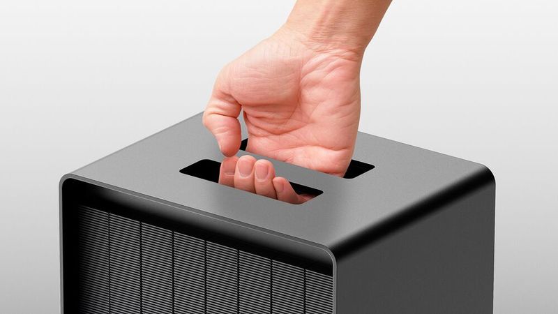 Für den Transport des bis zu 14,3 kg schweren Geräts ist ein stabiler Tragegriff im Gehäuse integriert.  (Bild: Seagate)