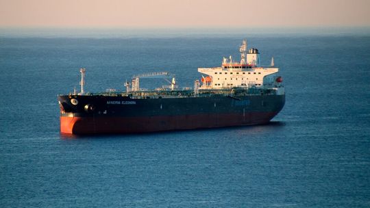 Die Chemiebranche leidet unter steigenden Öl- und Rohstoffkosten, die sich durch den Nahostkrieg weiter verschärfen. (Symbolbild)(Bild:  frei lizenziert /  Pixabay)