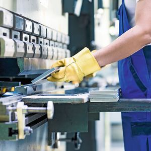 Deutsche Fertigungsbetriebe befassen sich zwar mit Industrie 4.0, doch sie tun sich schwer damit, aus der Projektphase in die Anwendung zu gehen.