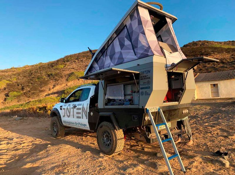 Die im SEAM-Verfahren gefertigten neuartigen naturfaserverstärkten Leichtbaukomponenten ersetzen Metallkonstruktionen beispielweise in einem Pick-up-Aufsatz. (Bild: Fiftyten)