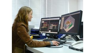 CAD-Engineer Susanne Gooßens bei der Planungsarbeit: „Gerade bei Container-Anlagen ist die 3D-Planung und die Kollisionskontrolle bei den engen Platzverhältnissen ein großer Vorteil.“ (Archiv: Vogel Business Media)