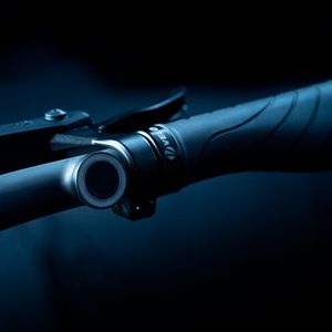 Am Lenker bietet das Urtopia einen Sensor, der den Fingerabdruck lesen kann.(Bild:  Urtopia)