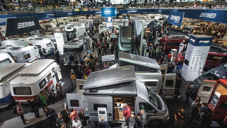 Wohnmobile und zuletzt auch verstärkt Wohnwagen stehen bei den Deutschen hoch im Kurs.(Bild:  Landesmesse Stuttgart GmbH)