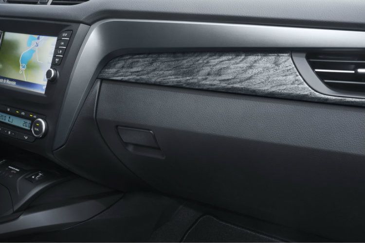 Neue Materialien und Oberflächen vermitteln das Gefühl, in einem Fahrzeug aus dem Premiumsegment zu sitzen. (Foto: Toyota)